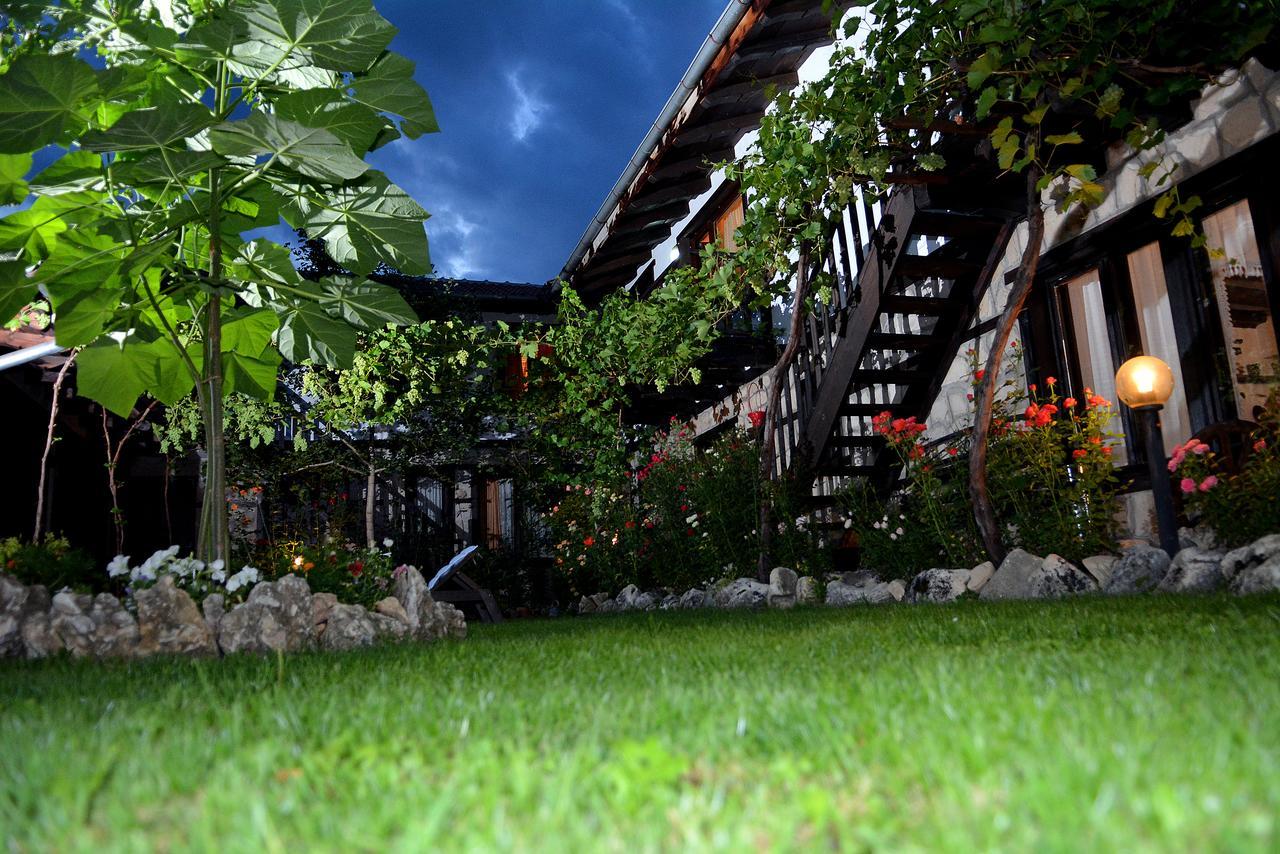 Trenchova Guest House Bansko Exterior photo